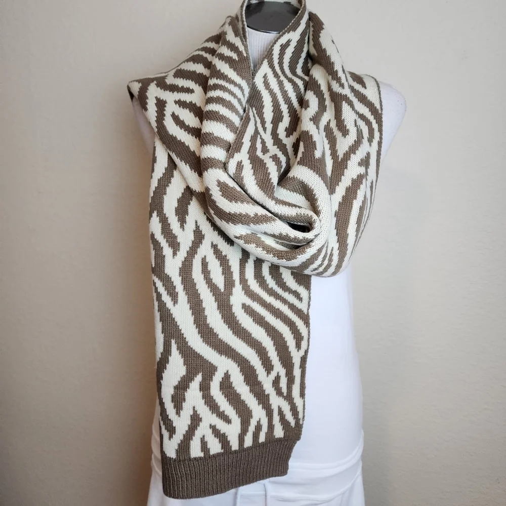 Jessica Simpson Animal Print Rectangle Cream & Tan Women's Knit Scarf NWOT